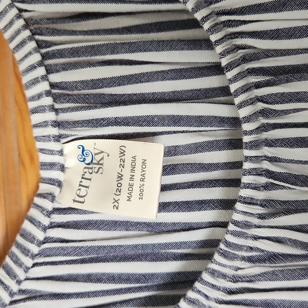 Flutter top blouse - Picture 3 of 3